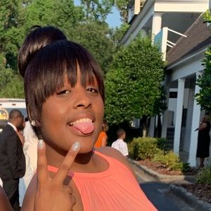 Meet your Posher, Janekia